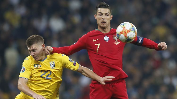 Ronaldo trifft zwar gegen die Ukraine. Die gewinnt aber das EM-Quali-Spiel gegen den Europameister und löst das EM-Ticket.