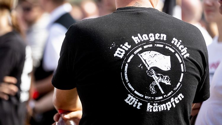 Die Sicherheitsbehörden wollen das Internet, aber unter anderem auch Rechtsrock-Konzerte stärker beobachten.