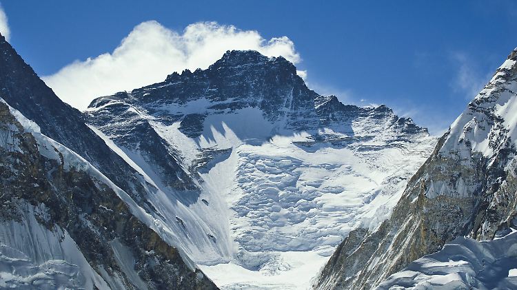 Auch der Lhotse im Himalaya ist nicht von der Rekordsammelwut des Reinhold Messner verschont geblieben.