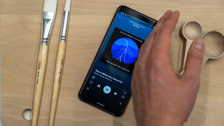 Die Radar-Gesten funktionieren schon, auf die Echtzeit-Umwandlung von Sprache in Text müssen deutsche Nutzer noch warten.