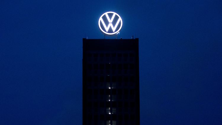 VW-Logo in Wolfsburg: Leuchtet so eines auch bald im türkischen Izmir oder im bulgarischen Sofia?