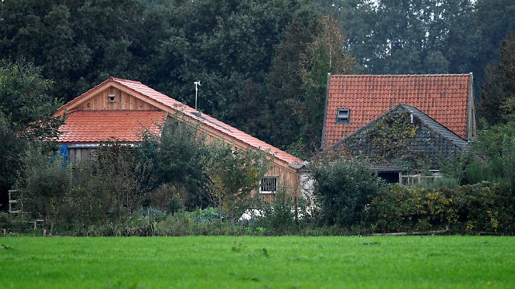 Die Ermittlungen rund um den Bauernhof, wo sechs Menschen offenbar völlig isoliert gelebt haben, dauern weiter an.