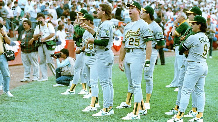 Die Baseball-Profis, hier die Oakland Athletics, und Zuschauer hatten Glück - im und am Stadion gab es nur leichte Schäden, aber keine Verletzten.