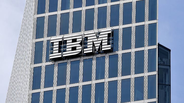 IBM hinkt beim Ausbau von neueren Geschäftsfeldern wie Cloud-Diensten oder Datenanalyse-Lösungen hinterher. 