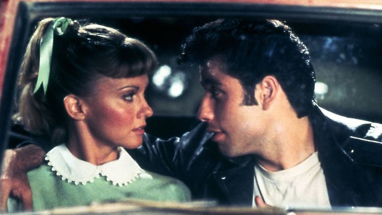 Verliebten sich in einem Sommerurlaub unsterblich ineinander: Sandy (Olivia Newton-John) und Danny (John Travolta).