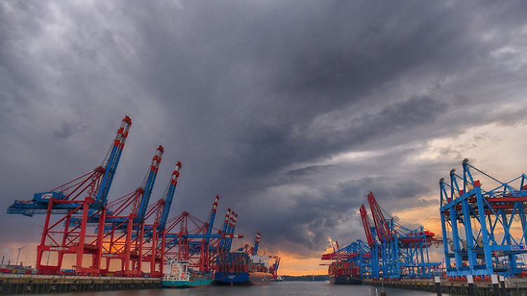 Die exportstarke deutsche Industrie wird von internationalen Handelskonflikten und Unklarheit um den Brexit belastet.