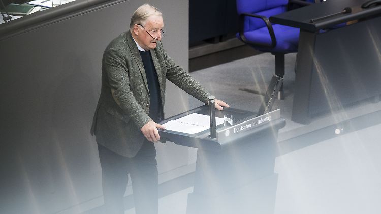 Gauland warf den anderen Fraktionen vor, seine Partei zum Sündenbock für den Anschlag von Halle zu machen.
