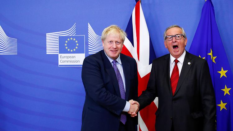 Juncker freut sich über den Deal, ist aber traurig über den Brexit.