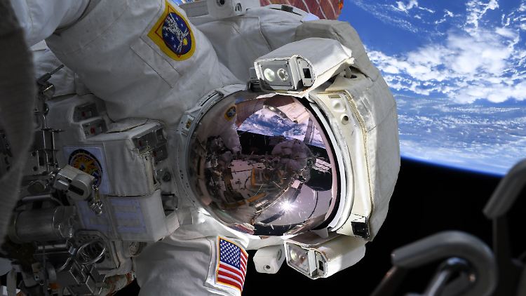Bislang gab es noch keinen ISS-Außeneinsatz, an dem gleichzeitig zwei Astronautinnen beteiligt waren. 