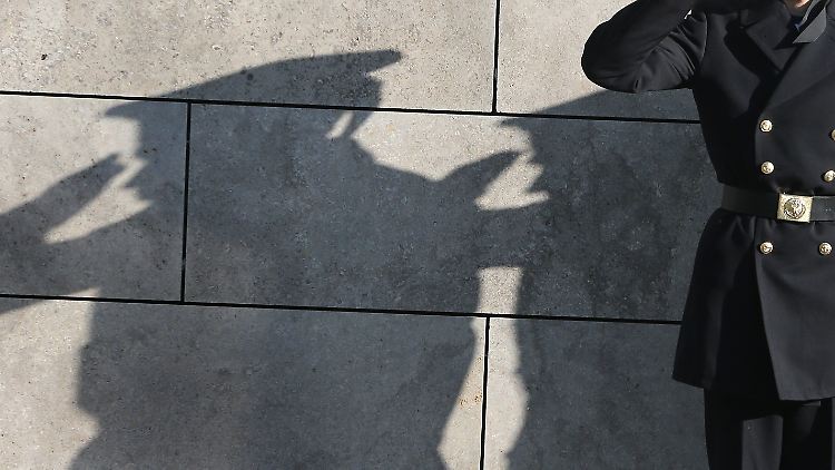 "Normalerweise kommen die von alleine" - ein Zeuge im Beraterausschuss über einige externe Experten.