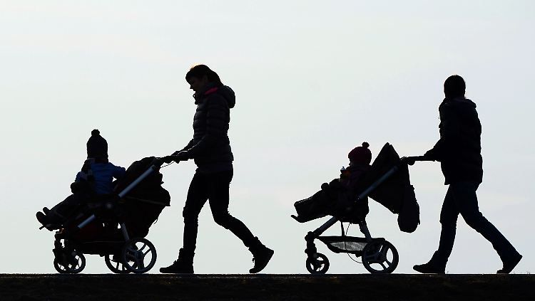Wer gut verdient und Kinder erzieht, erreicht unter Umständen schnell die Beitragsbemessungsgrenze.