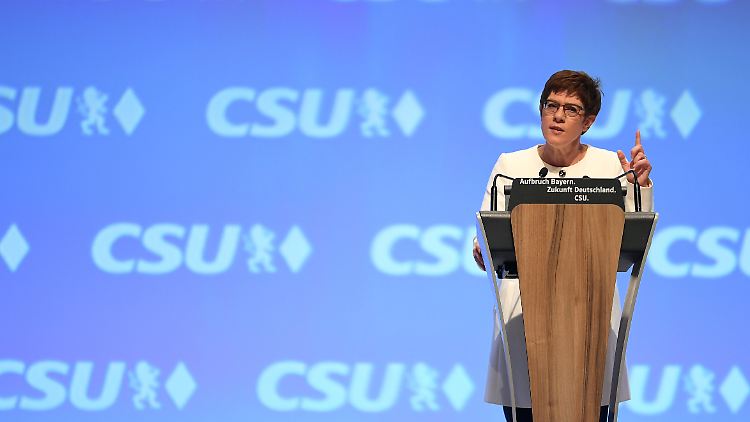 AKK: Keine permanente Beschäftigung mit sich selbst.