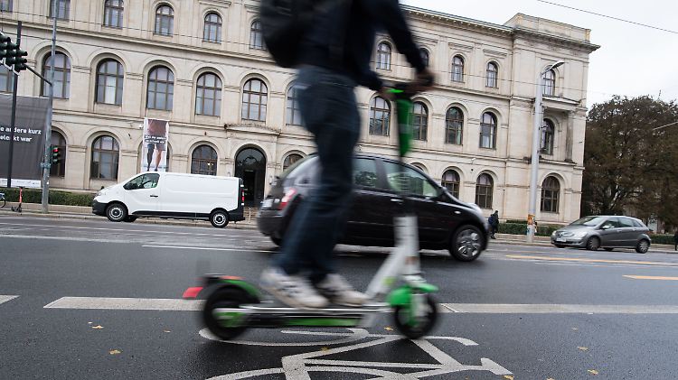 In Berlin sollen ausleihbare E-Scooter auch in der kalten Jahreszeit zur Verfügung stehen.
