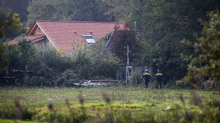 Der Bauernhof wurde mit einem "Geldhund" abgesucht, der versteckte Geldscheine finden kann.