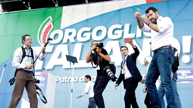 Beflügelt von den Umfragewerten löste Salvini im Sommer die Regierung auf - und landete in der Opposition.