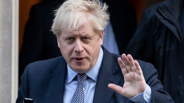 Unmittelbar nach der Niederlage im Unterhaus hatte Johnson noch gesagt, er werde nicht mit der EU über eine Brexit-Verschiebung verhandeln.