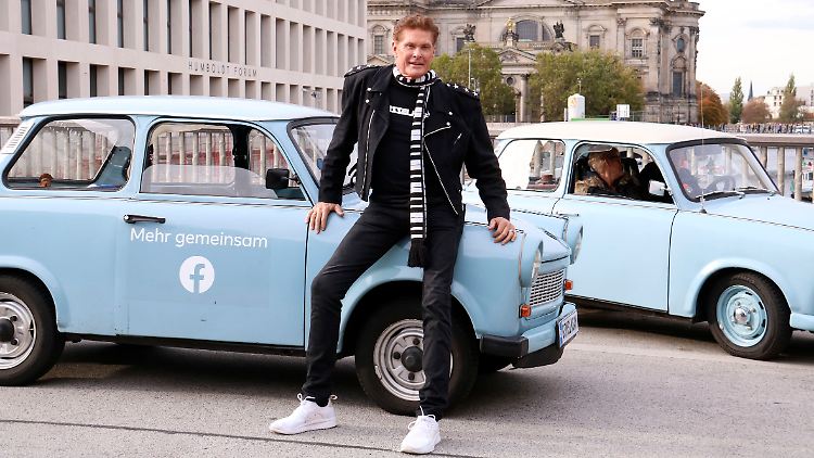Früher kämpften ein Mann und sein Auto gegen das Unrecht. Inzwischen machen derselbe Mann und ein anderes Auto Musik - The Hoff und The Trabi.