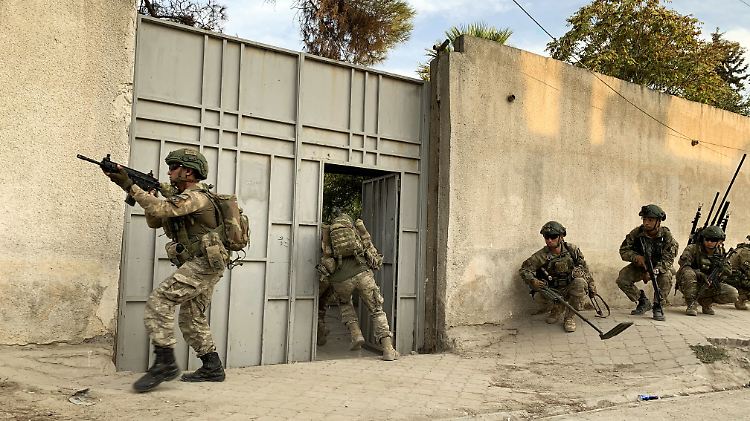 In Tal Abjad geht das türkische Militär gegen die YPG vor.