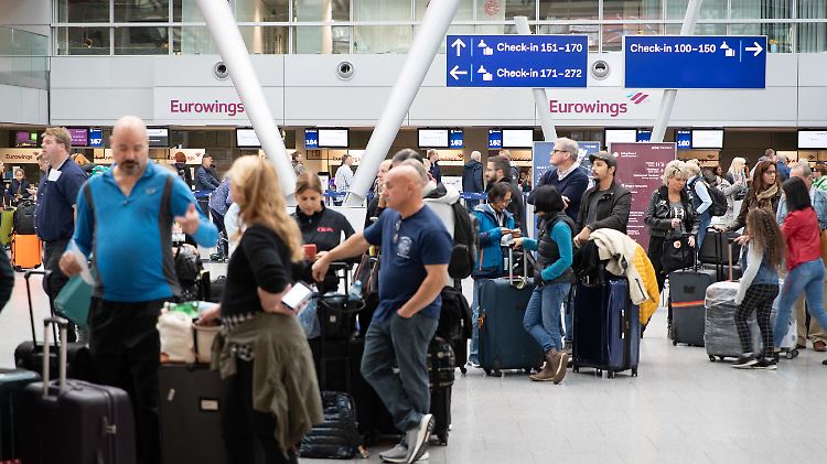 Auch in Düsseldorf strandeten Fluggäste wegen der Streiks.