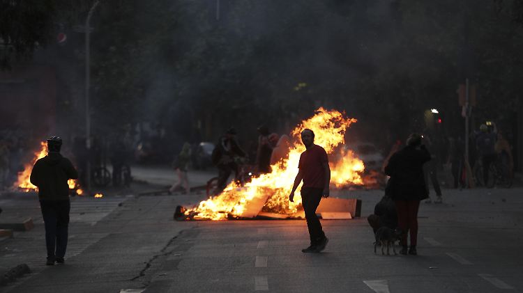 Der Präsident verlängerte die nächtliche Ausgangssperre in Santiago de Chile.