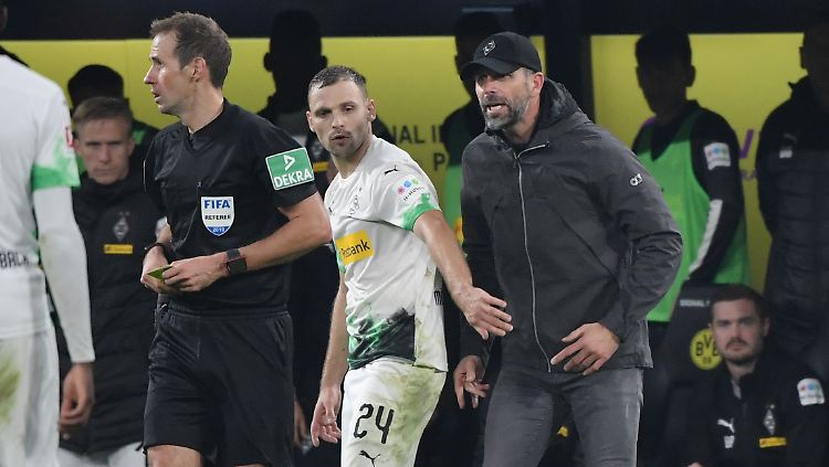 Gladbachs Trainer Marco Rose war nicht mit allen Entscheidungen von Sascha Stegemann einverstanden.
