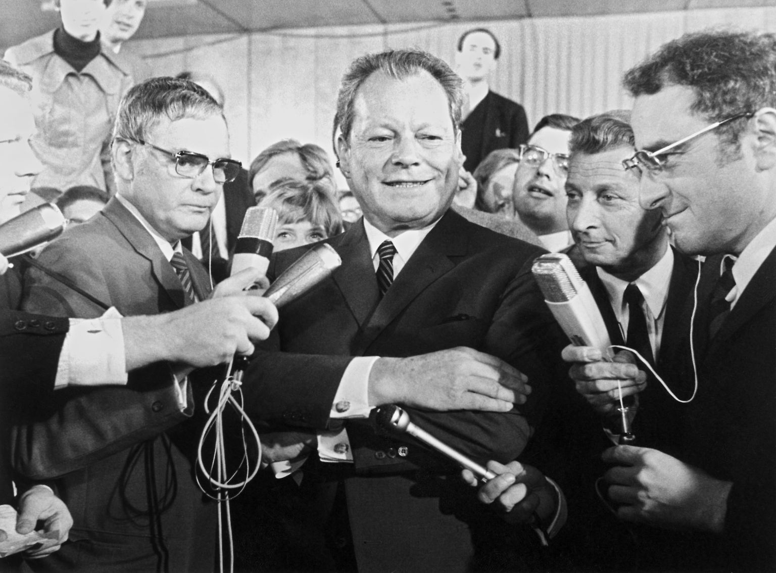 Es ist ein historischer Moment und der Beginn einer neuen Ära für ganz Deutschland: Vor genau 50 Jahren wird Willy Brandt am 21. Oktober 1969 mit knapper Mehrheit zum Kanzler der Bundesrepublik Deutschland gewählt. 