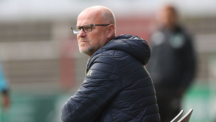 Der Double-Trainer von 2004 steht wieder an der Seitenlinie: Thomas Schaaf hilft bei Werders U23 aus.