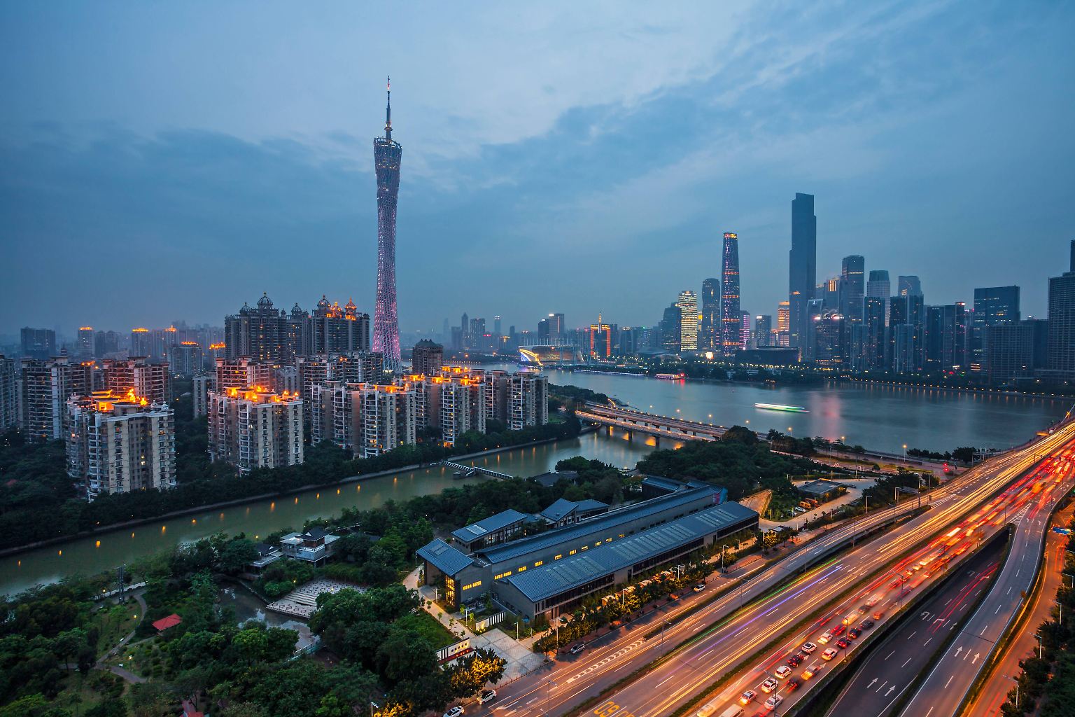 Bis 2035 will die chinesische Regierung eine Reihe von Städten im Pearl River Delta zu einer Greater Bay Area verbinden, ...