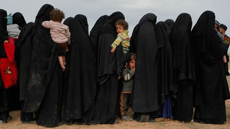 Die Angeklagte soll alle ihre Kinder im Sinne der IS-Ideologie religiös unterrichtet haben lassen. (Archivbild)