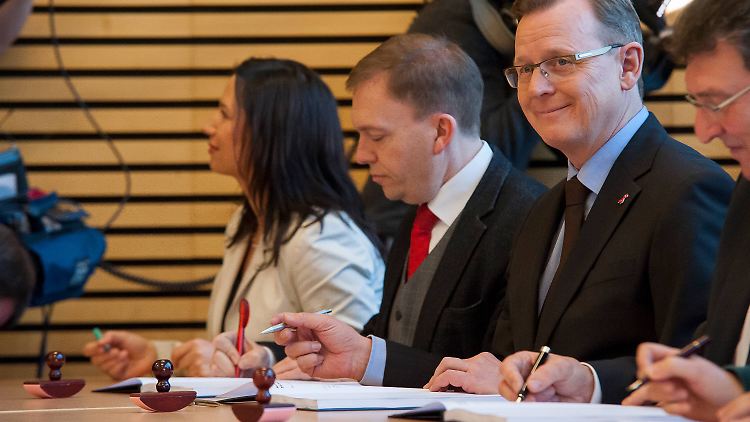 Das war 2014: Bodo Ramelow (Linke), Matthias Hey (SPD) und Anja Siegesmund (Grüne) unterzeichnen den Koalitionsvertrag.