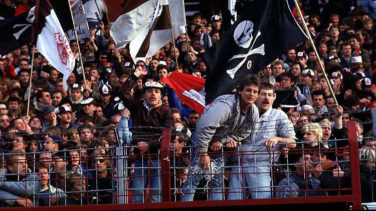 Die Fans des FC St. Pauli machten Anfang der 90er Jahre eine seltsame Beobachtung auf dem Rasen.