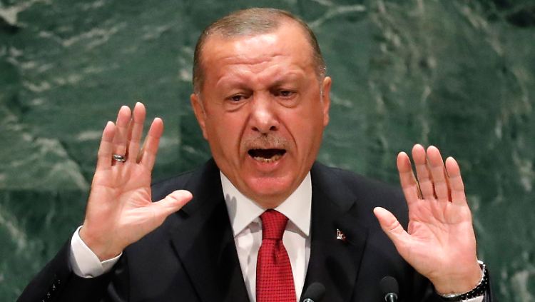 Halten wirtschaftliche Maßnahmen Erdogan auf? Die EU-Förderbank streicht ihre Türkei-Kredite. 