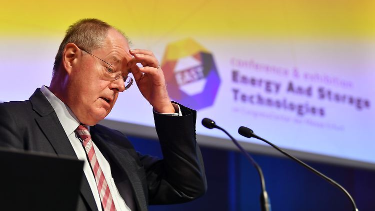 Steinbrück: "Erstens, die Geldpolitik hat ihre Handlungsfähigkeit verloren. Wenn wir jetzt in eine Krise kommen, ist sie kastriert." 