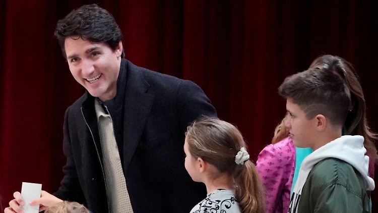 Justin Trudeau gab im Beisein seiner Familie seine Stimme ab.
