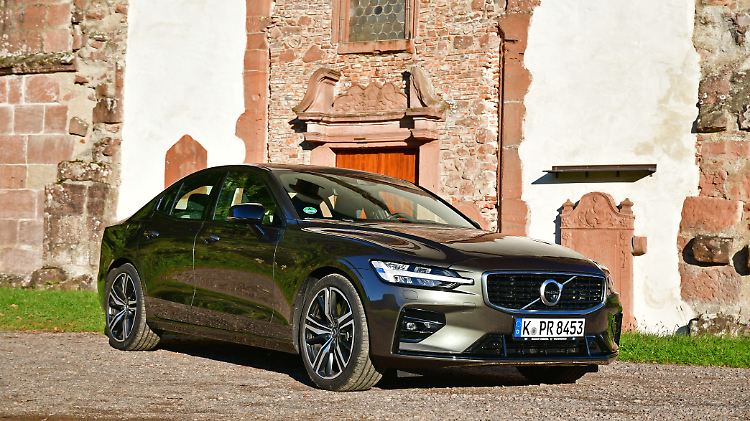 Limousinen sind nicht mehr up to date? Betrachtet man den Volvo S60 T4 so, mag man es nicht glauben.