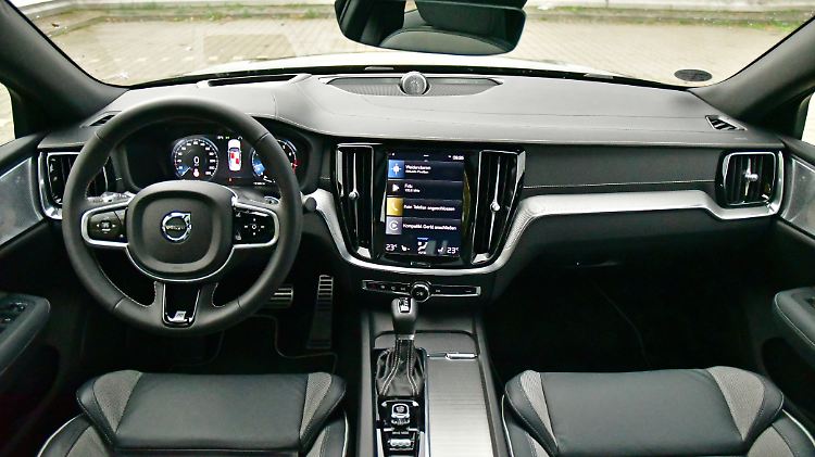 Wertig und schick ist der Innenraum des Volvo S60. Leider nicht in allen Details voll durchdacht.