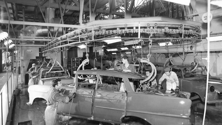 Der Opel Kapitän P 2,6 brach mit einem Preis unter 10.000 Mark alle Verkaufsrekorde der Marke in diesem Segment.