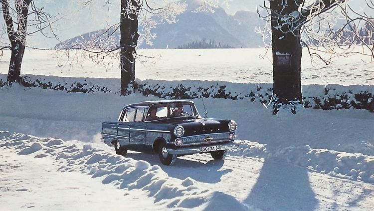 Schaltfaul und untertourig ließ sich der Opel Kapitän P 2,6 auch auf verschneiten Straßen ganz famos fahren.