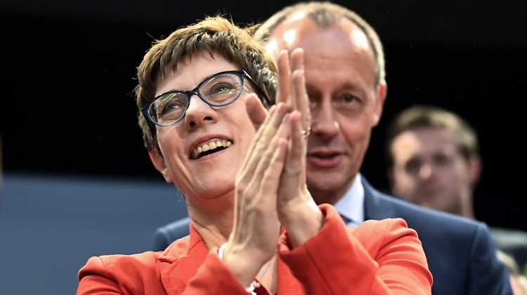 Wer wird Kanzler-Kandidat der Union? Friedrich Merz will diese Frage der Basis vorlegen. Dort ist er beliebter als die CDU-Chefin.