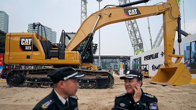 Der Baumaschinenhersteller Caterpillar hat im dritten Quartal sowohl die Umsatz- als auch die Gewinnerwartungen verfehlt und den Ausblick für das laufende Jahr gesenkt.