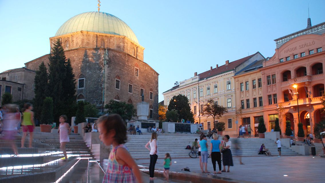 Die frühere Gazi-Kaszim-Moschee und heutige Kirche in Pecs. (Bild vom Juli 2010)