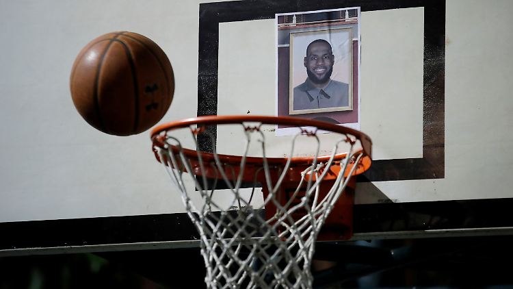 Weil Superstar LeBron James den Morey-Tweet kritisiert hatte, ist er zur Zielscheibe der Hongkong-Demonstranten geworden.