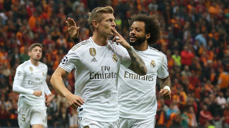Küsschen: Toni Kroos in Istanbul.