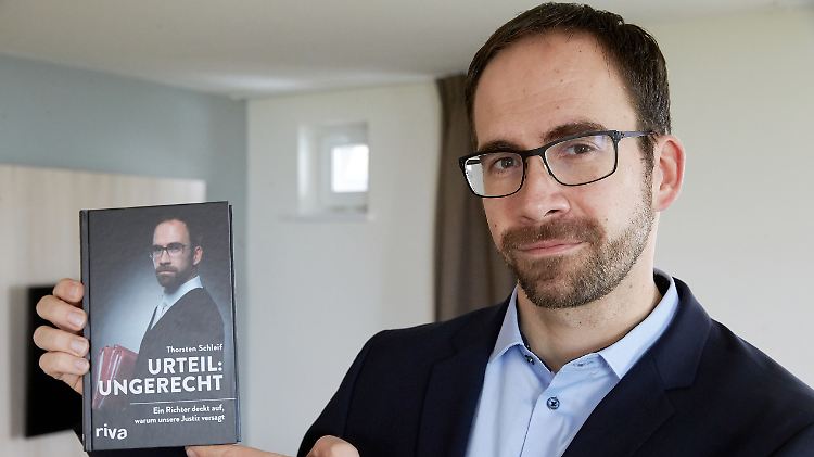 Richter Thorsten Schleif rechnet mit der deutschen Justiz ab und verkauft das Ergebnis als Buch.