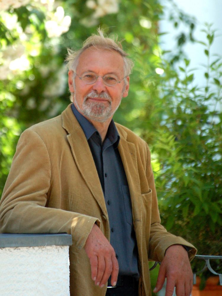 Karlheinz A. Geißler ist Autor und als Gastprofessor im In- und Ausland tätig.