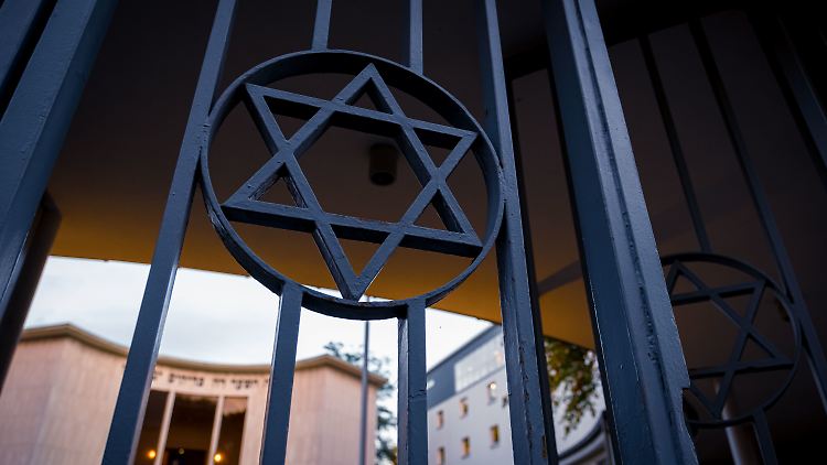 26 Prozent der Befragten attestieren Juden "zu viel Macht in der Weltpolitik".