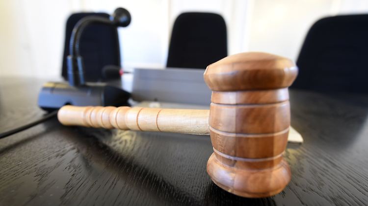 Da eine besondere Schwere der Schuld vorliegt, wird der Täter das Gefängnis auch nach 15 Jahren nicht verlassen. 
