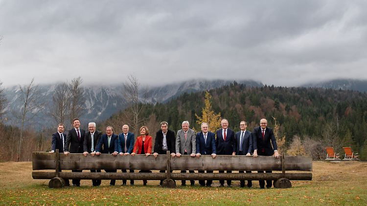 Die Landesfürsten und eine Fürstin posieren in Bayern.