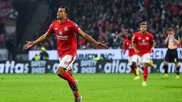 Robin Quaison gelangt ein herausragender Treffer für Mainz 05.