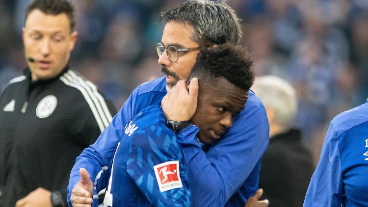 Das mit dem Toreschießen üben wir noch: Schalkes Trainer David Wagner und Rabbi Matondo.